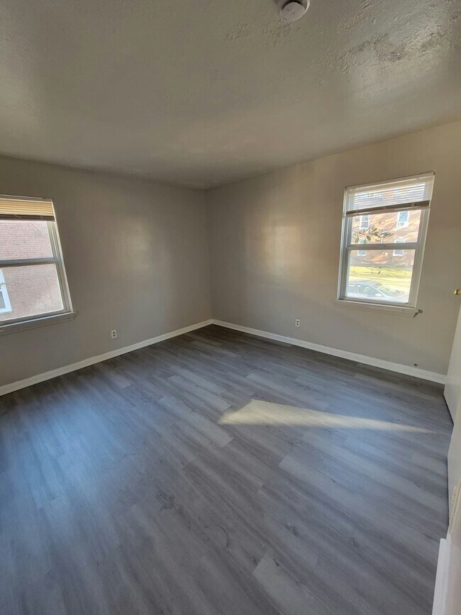 Foto del edificio - 1500 Luxor Rd