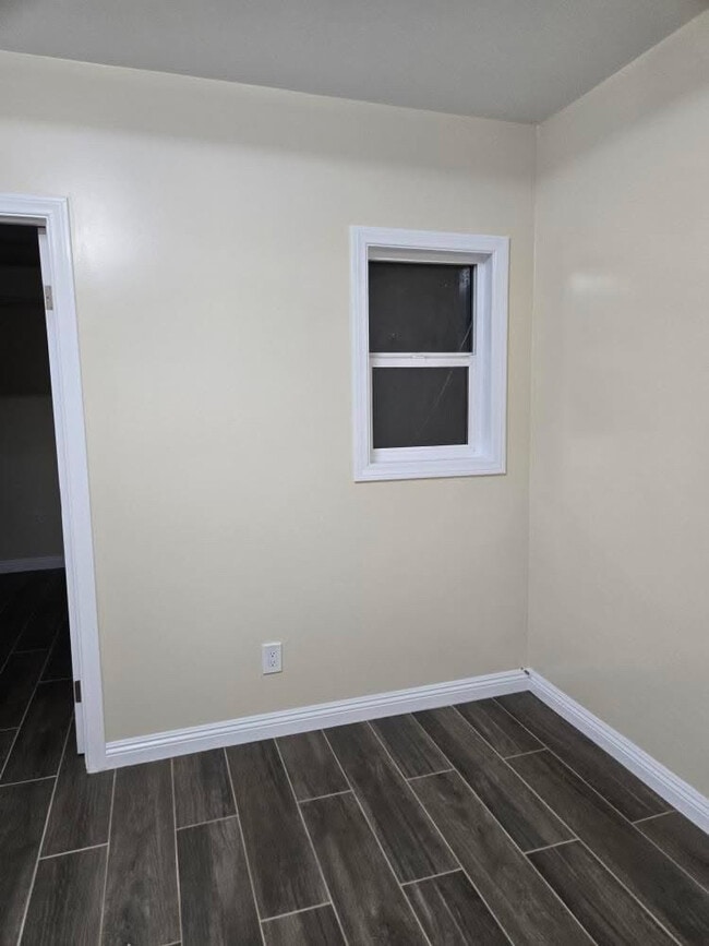 Refrigerator and dining area coming soon - 2722 W 73rd St