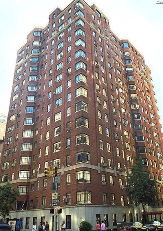 Building Photo - 20 5th Ave