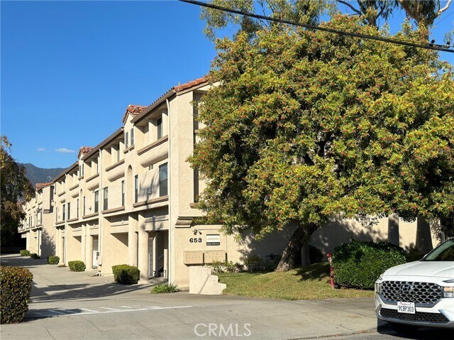 Foto principal - 653 Fairview Ave