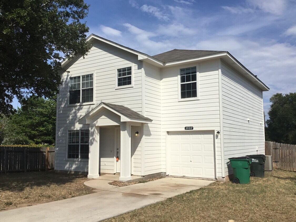 Primary Photo - 3500 Banda Lane
