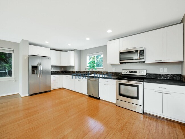 Foto del edificio - Welcome to this charming 3-bedroom, 2-bathroom home