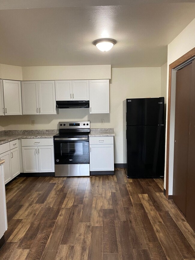 Building Photo - 4566 Governors Dr