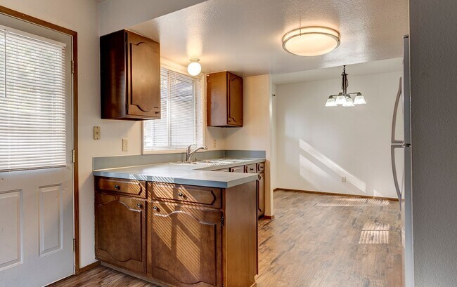 Foto del edificio - 775 N Oak Harbor St