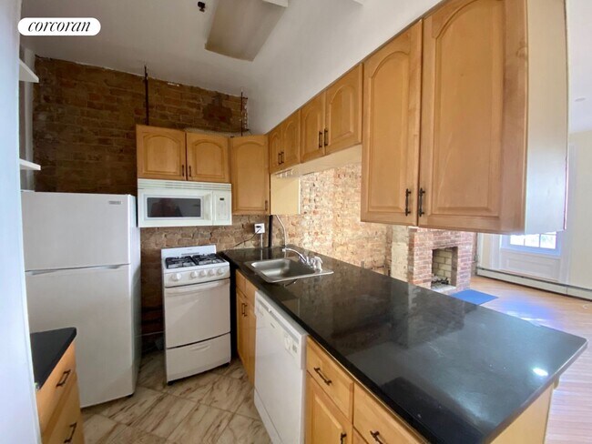 Building Photo - 244 E 32nd St