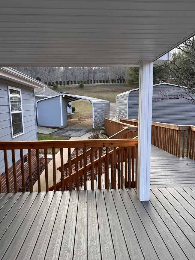 Building Photo - 304 Carson Elliott Dr