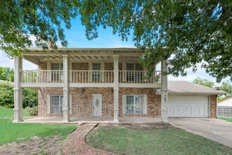 Building Photo - 743 Kings Ln