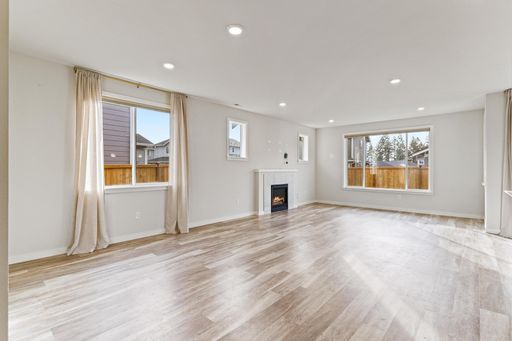 Building Photo - Bueaitful 4 bedroom home with 1 bed 1 bath MIL!