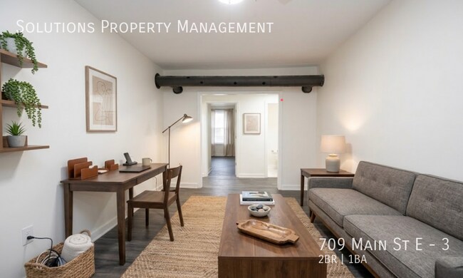 Photo du bâtiment - **Newly Renovated 2 Bedroom + Den Main Floor Unit**