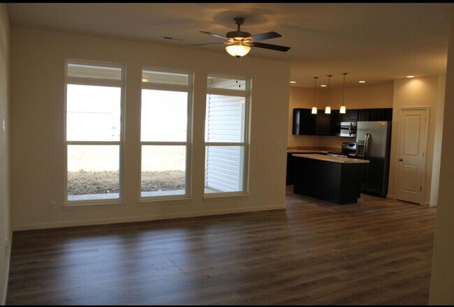 Building Photo - Avalon Bluff...3 Bedroom 2 Bath