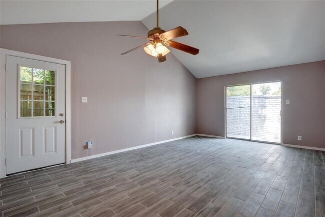 Foto del edificio - 1301 Thornridge Rd