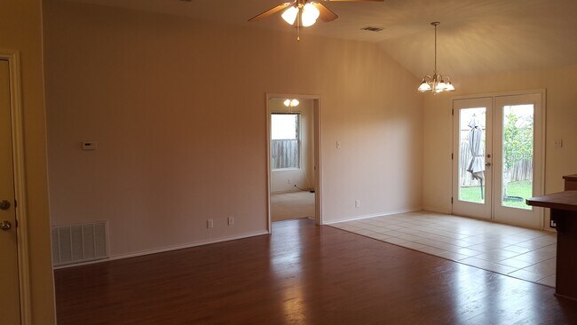 Foto del edificio - 317 Moonstone Dr