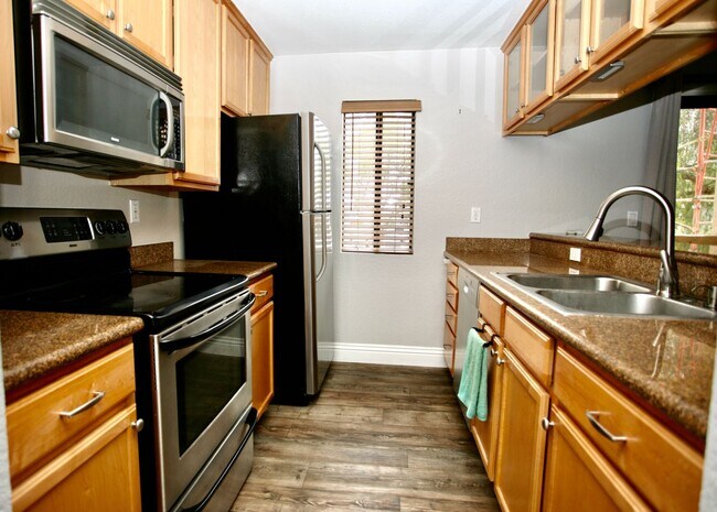Foto del edificio - Available Now 2Br 1 Ba Condo with 1c garage