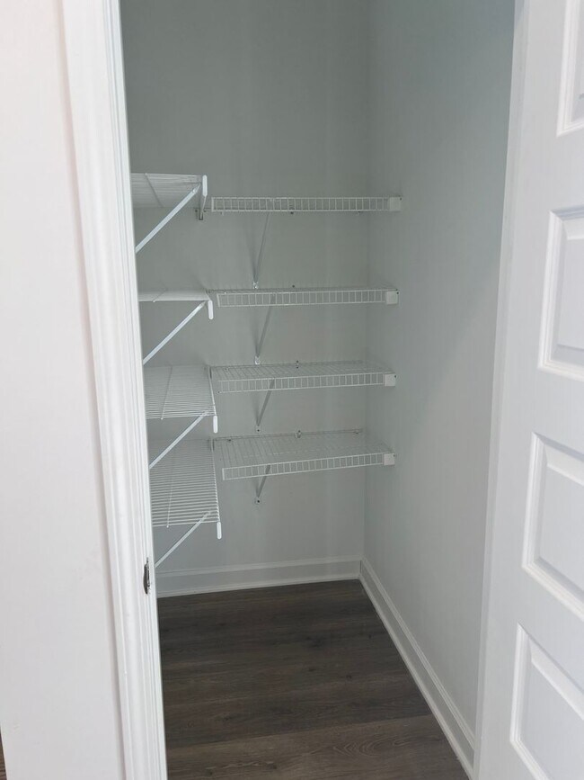 Building Photo - Beautiful Townhome in Spring Hill!