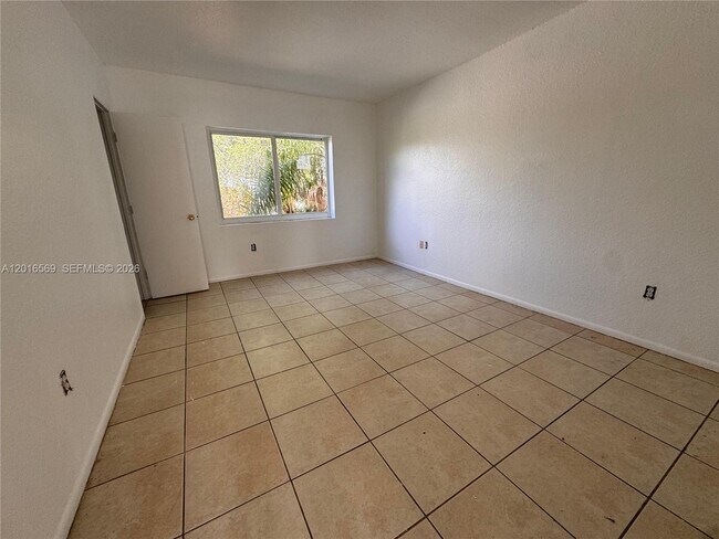 Foto del edificio - 8301 NW 5th Ave