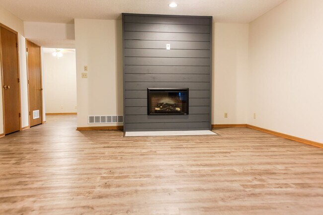 Foto del edificio - 3 bedroom, 2.5 bath townhouse in NW Lincoln