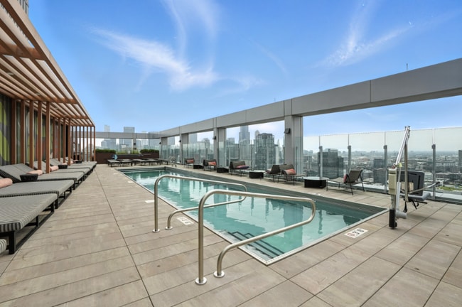 Foto del edificio - 1119 W Carroll Ave