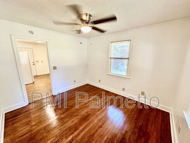 Building Photo - 3013 Hammond Ave