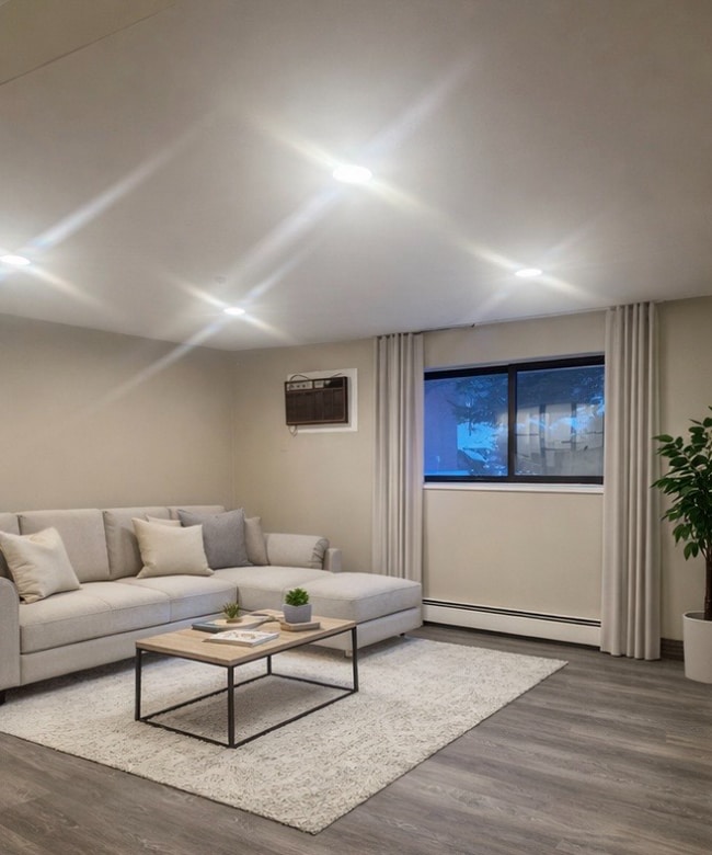 Building Photo - 20 Colonial Dr