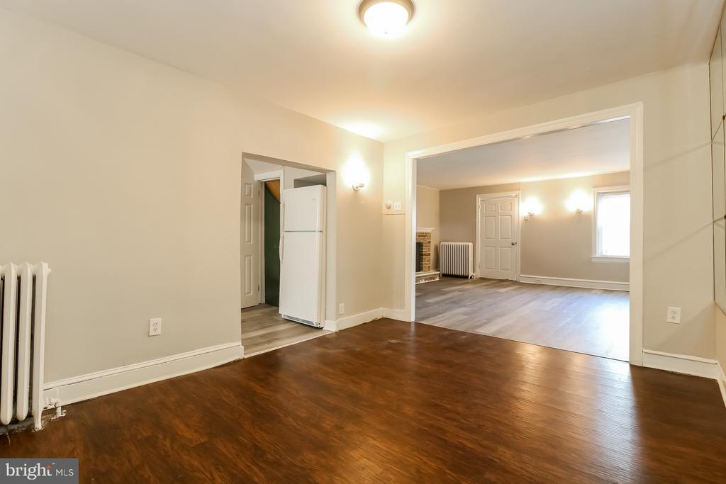 Primary Photo - 7037 Elmwood Ave
