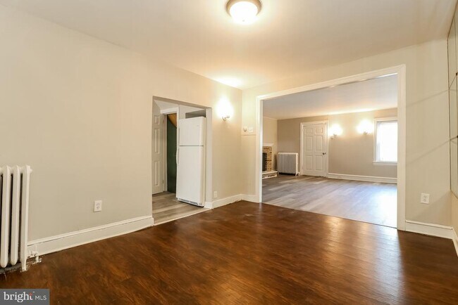 Foto del edificio - 7037 Elmwood Ave