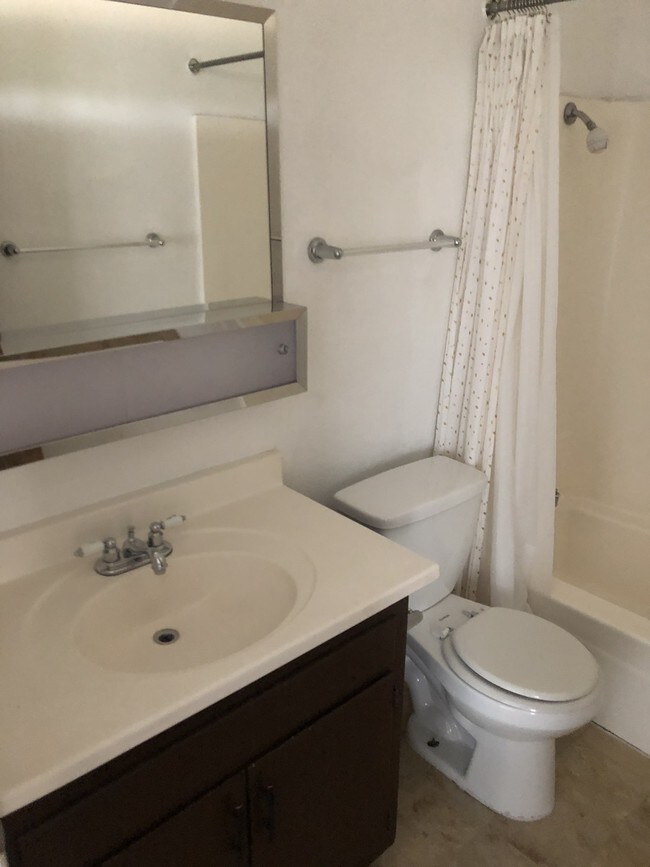 Building Photo - 23815 Hemlock Avenue, Unit 18
