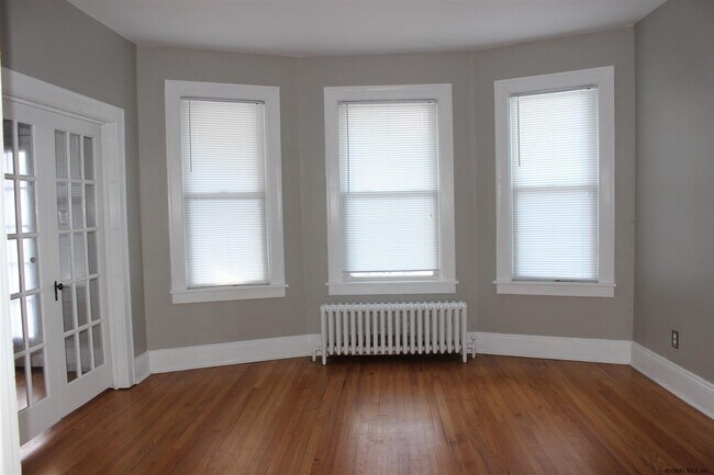 Foto del edificio - 62 Forest Ave