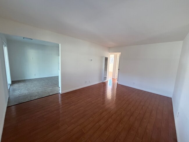 Building Photo - 879 Bing Dr