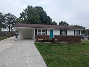 Building Photo - 908 Columbia Rd