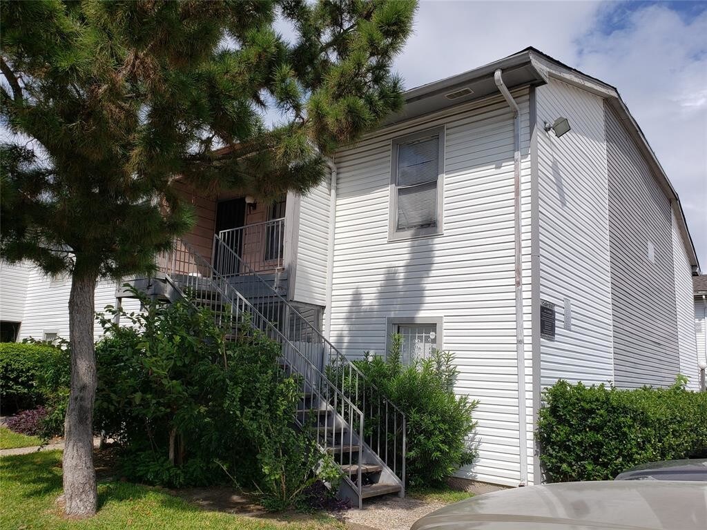 Primary Photo - 7200 Clarewood Dr