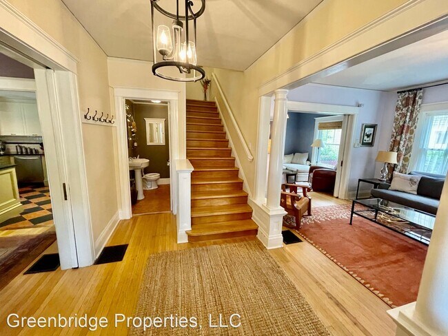 Building Photo - 4 br, 2.5 bath House - 1416 NE Tillamook St.