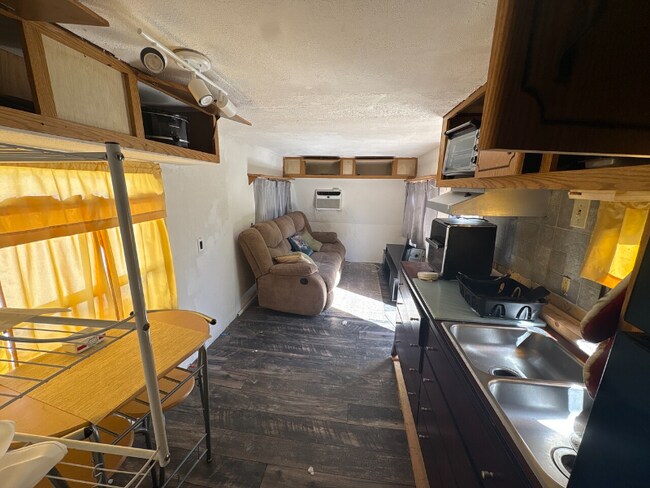 Foto del edificio - 4115 Aurora Rd