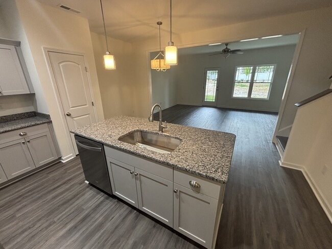 Building Photo - 612 S Blackmon St