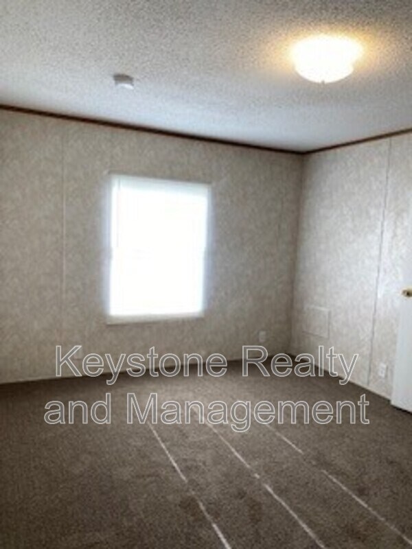 Building Photo - 703 Trevor Ln