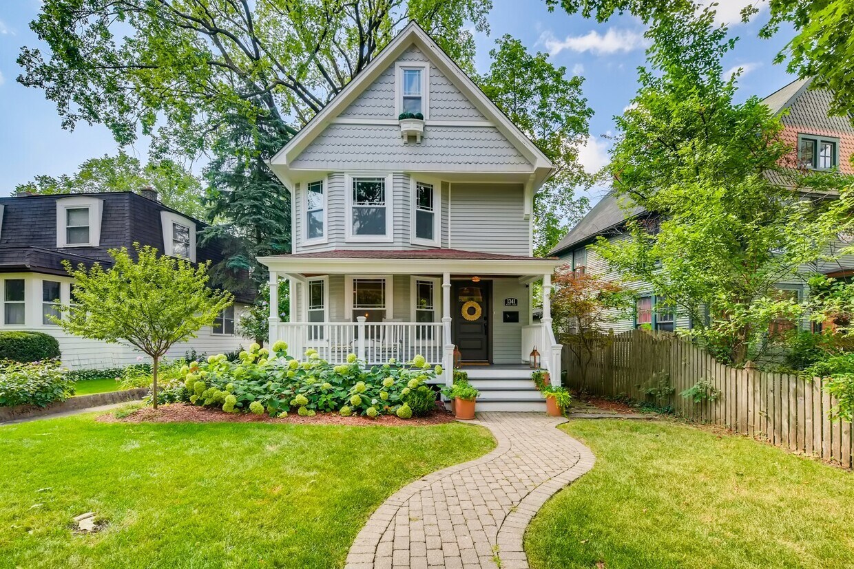 Primary Photo - 1341 Walnut St
