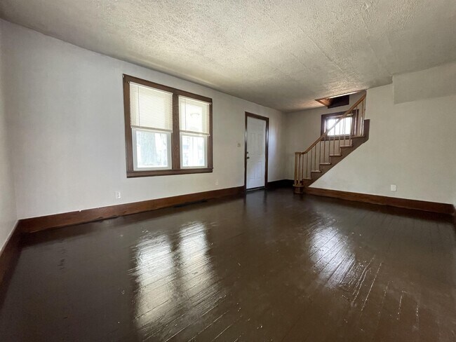 Foto del edificio - 457 Adkins Ave