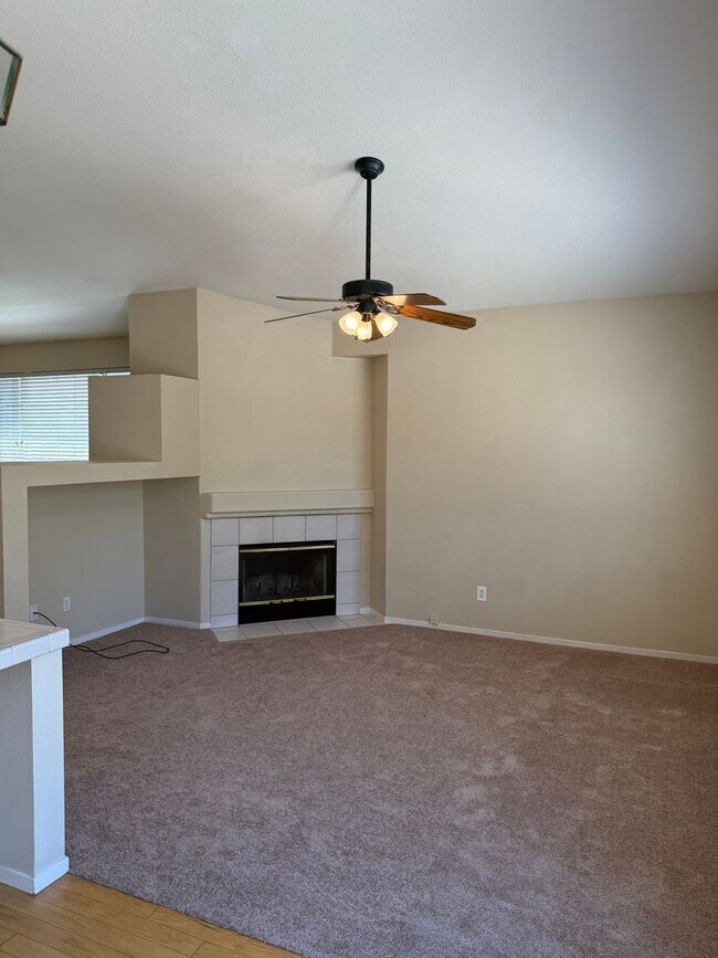 Building Photo - NICE SINGLE STORY HOME NEAR PARK AND SCHOOLS!