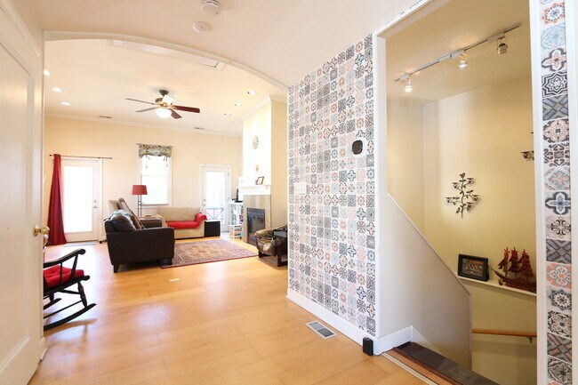 Foto del edificio - 910 S Miller St