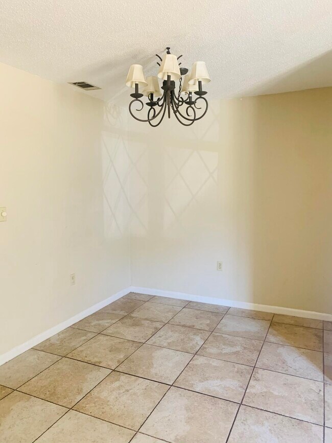 Building Photo - 938 McFarlan Ave