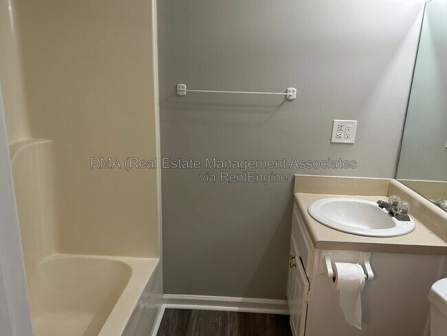 Foto del edificio - 103 Bluebird Ln