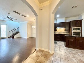 Building Photo - 11643 Royal Oaks View