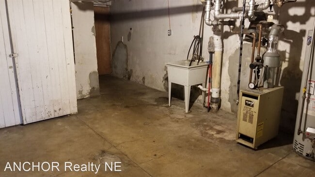 Building Photo - 3 br, 1.5 bath House - 5257 Roosevelt Blvd.