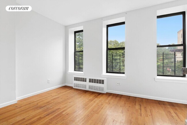 Foto del edificio - 964 Greene Ave