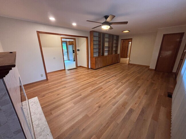 Foto del edificio - Mid-Century Modern 3-Bedroom, 2-Bathroom H...