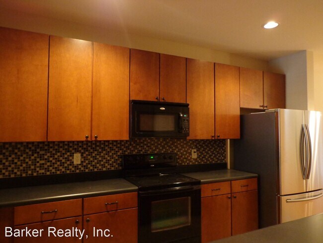 Building Photo - 2 br, 2.5 bath House - 3018 Freeport Dr