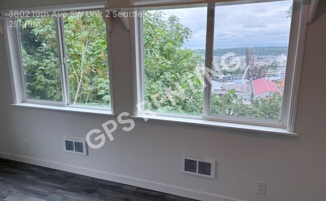 Foto del edificio - 3802 19th Ave SW