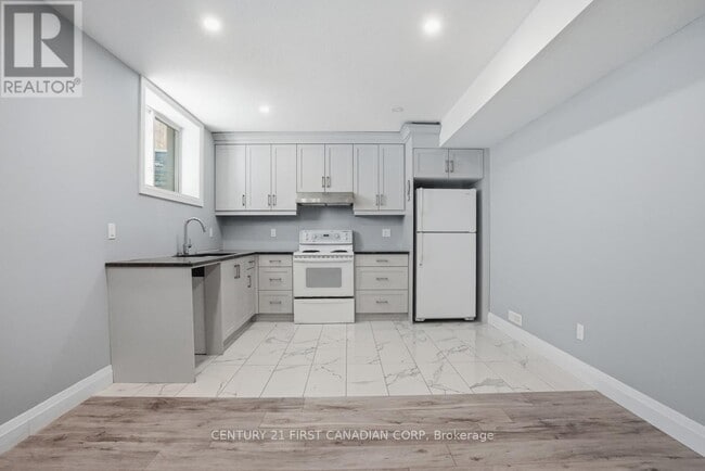Building Photo - 2775 Oriole Dr