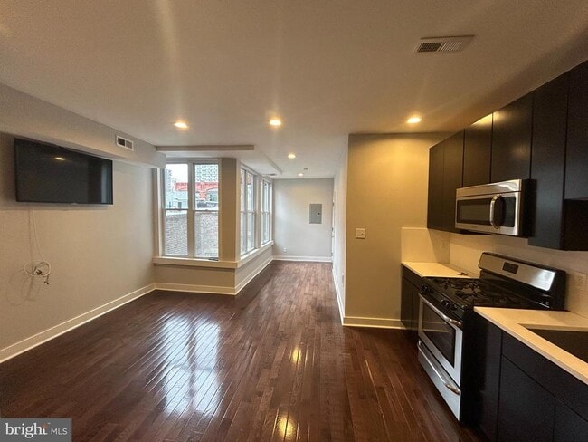 Building Photo - 723 Sansom St