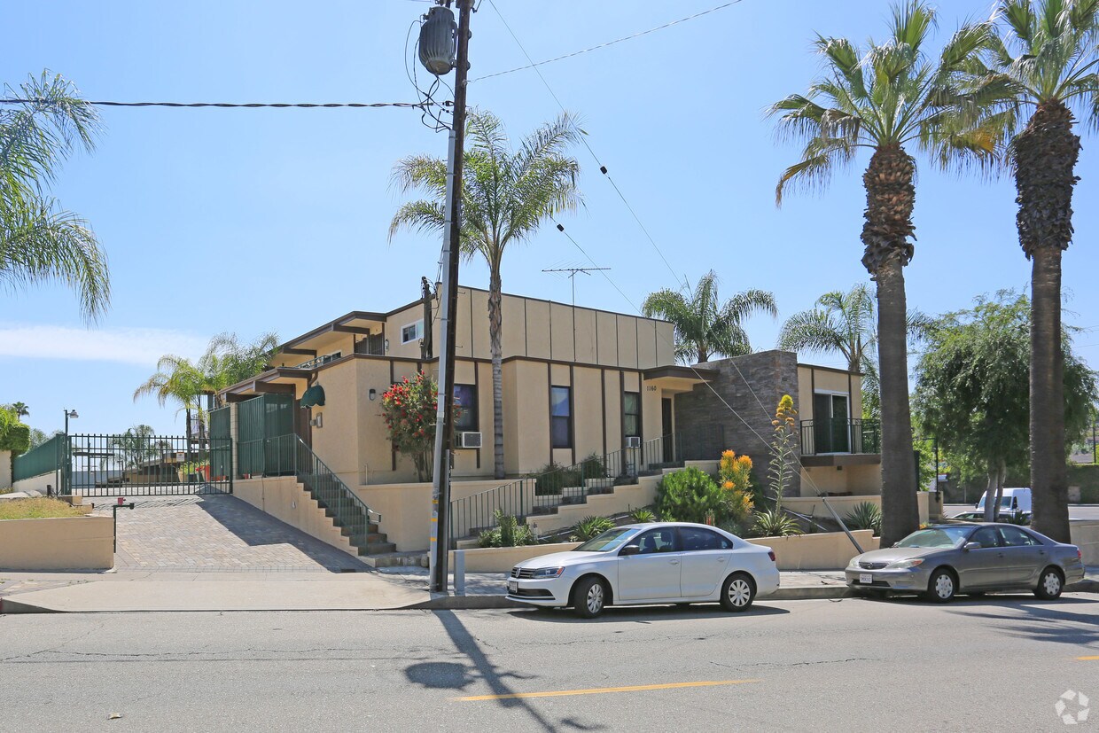 Primary Photo - 1160 S Walnut St