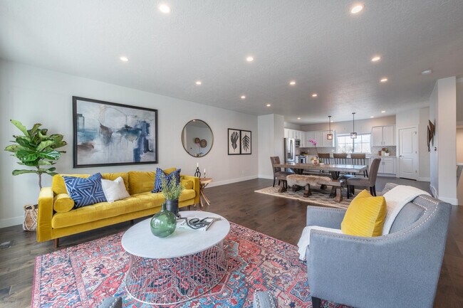 Family and Dining Area - 8908 S 660 E